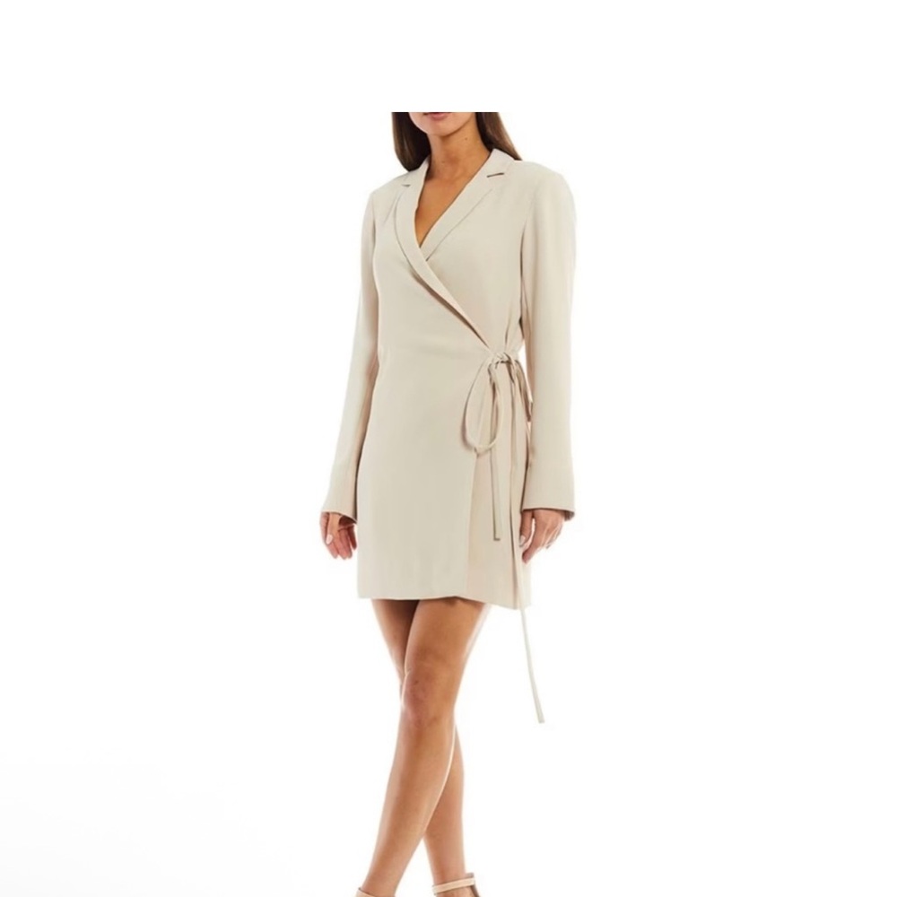 Gianni Bini Lıng sleeve Elegant Cream Wrap Dress